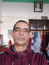 انا أعزب، 43 سنة هنا من أجل البحث عن شريك لتحقيق زواج عادي تعرف عليّ أكثر من خلال بروفايلي، فربّ صدفة خير من ألف ميعاد.