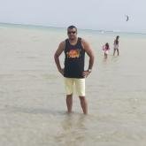 انا من القاهرة، أعزب، 41 سنة هنا من أجل البحث عن شريك لتحقيق زواج عادي تعرف عليّ أكثر من خلال بروفايلي، فربّ صدفة خير من ألف ميعاد.