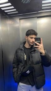 انا من جهة كلميم واد نون، أعزب، 21 سنة هنا من أجل البحث عن شريك لتحقيق علاقة تعارف تعرف عليّ أكثر من خلال بروفايلي، فربّ صدفة خير من ألف ميعاد.