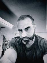 انا من دمشق، متزوج، 37 سنة هنا من أجل البحث عن شريك لتحقيق علاقة تعارف تعرف عليّ أكثر من خلال بروفايلي، فربّ صدفة خير من ألف ميعاد.