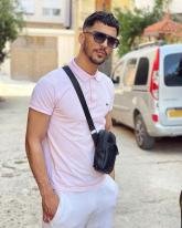 انا من 57، أعزب، 24 سنة هنا من أجل البحث عن شريك لتحقيق علاقة تعارف تعرف عليّ أكثر من خلال بروفايلي، فربّ صدفة خير من ألف ميعاد.