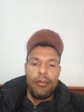 انا من 43، أعزب، 38 سنة هنا من أجل البحث عن شريك لتحقيق زواج عادي تعرف عليّ أكثر من خلال بروفايلي، فربّ صدفة خير من ألف ميعاد.