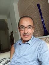 انا من ولاية الجزائر، مطلق، 61 سنة هنا من أجل البحث عن شريك لتحقيق زواج عادي تعرف عليّ أكثر من خلال بروفايلي، فربّ صدفة خير من ألف ميعاد.