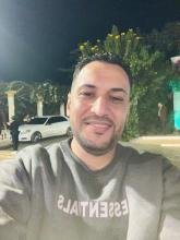 انا من ابو كبير، مطلق، 42 سنة هنا من أجل البحث عن شريك لتحقيق زواج عادي تعرف عليّ أكثر من خلال بروفايلي، فربّ صدفة خير من ألف ميعاد.