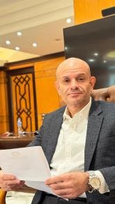 انا من مدينة القاهرة الجديدة، مطلق، 54 سنة هنا من أجل البحث عن شريك لتحقيق علاقة تعارف تعرف عليّ أكثر من خلال بروفايلي، فربّ صدفة خير من ألف ميعاد.