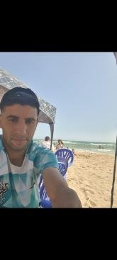 انا من معسكر، أعزب، 32 سنة هنا من أجل البحث عن شريك لتحقيق زواج عادي تعرف عليّ أكثر من خلال بروفايلي، فربّ صدفة خير من ألف ميعاد.