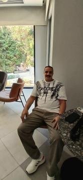 انا أعزب، 32 سنة هنا من أجل البحث عن شريك لتحقيق زواج عادي تعرف عليّ أكثر من خلال بروفايلي، فربّ صدفة خير من ألف ميعاد.