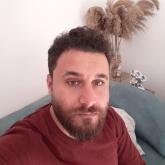 انا من بغداد، أعزب، 33 سنة هنا من أجل البحث عن شريك لتحقيق زواج عادي تعرف عليّ أكثر من خلال بروفايلي، فربّ صدفة خير من ألف ميعاد.