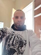 انا مطلق، 49 سنة هنا من أجل البحث عن شريك لتحقيق زواج عادي تعرف عليّ أكثر من خلال بروفايلي، فربّ صدفة خير من ألف ميعاد.