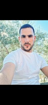 انا أعزب، 32 سنة هنا من أجل البحث عن شريك لتحقيق علاقة تعارف تعرف عليّ أكثر من خلال بروفايلي، فربّ صدفة خير من ألف ميعاد.