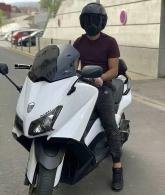 انا أعزب، 29 سنة هنا من أجل البحث عن شريك لتحقيق علاقة تعارف تعرف عليّ أكثر من خلال بروفايلي، فربّ صدفة خير من ألف ميعاد.