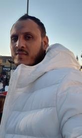 انا متزوج، 39 سنة هنا من أجل البحث عن شريك لتحقيق زواج متعدد تعرف عليّ أكثر من خلال بروفايلي، فربّ صدفة خير من ألف ميعاد.