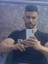 انا من ولاية الجزائر، أعزب، 33 سنة هنا من أجل البحث عن شريك لتحقيق زواج عادي تعرف عليّ أكثر من خلال بروفايلي، فربّ صدفة خير من ألف ميعاد.