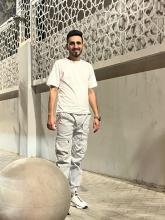 انا من محافظة العاصمة، مطلق، 33 سنة هنا من أجل البحث عن شريك لتحقيق علاقة تعارف تعرف عليّ أكثر من خلال بروفايلي، فربّ صدفة خير من ألف ميعاد.