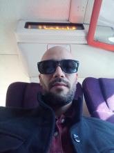 شاب رياضي منذ نعومة الأظافر لدي حس فكاهي أحب النظام في حياتي لست من النوع الذي يعرف كيف يعرف نفسه لاكن الايام و المواقف كفيلة بمعرفت طبيعة شخصيتي...