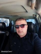 انا من محافظة حلب، متزوج، 43 سنة هنا من أجل البحث عن شريك لتحقيق تعارف جاد .
