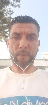 انا أعزب، 37 سنة هنا من أجل البحث عن شريك لتحقيق تعارف وصداقة .