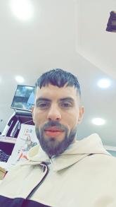 انا أعزب، 29 سنة هنا من أجل البحث عن شريك لتحقيق تعارف جاد .