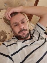 انا أعزب، 45 سنة هنا من أجل البحث عن شريك لتحقيق تعارف جاد .