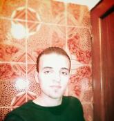 انا من سوريا، أعزب، 35 سنة هنا من أجل البحث عن شريك لتحقيق زواج عادي تعرف عليّ أكثر من خلال بروفايلي، فربّ صدفة خير من ألف ميعاد.