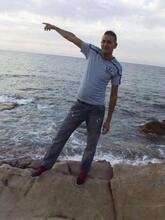 انا من ذوي العيون أسود هنا من أجل البحث عن شريك لتحقيق علاقة تعارف تعرف عليّ أكثر من خلال بروفايلي، فقد تكون الأقدار هي البداية.