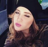 انا من عين وسارة، عزباء، 29 سنة هنا من أجل البحث عن شريك لتحقيق علاقة تعارف تعرف عليّ أكثر من خلال بروفايلي، فربّ صدفة خير من ألف ميعاد.