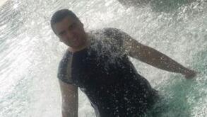انا من qatre، أعزب، 45 سنة هنا من أجل البحث عن شريك لتحقيق زواج عادي تعرف عليّ أكثر من خلال بروفايلي، فربّ صدفة خير من ألف ميعاد.