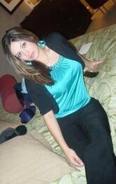 انا عزباء، 41 سنة هنا من أجل البحث عن شريك لتحقيق 0 تعرف عليّ أكثر من خلال بروفايلي، فربّ صدفة خير من ألف ميعاد.