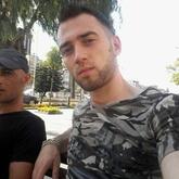 انا من سراقب، أعزب، 30 سنة هنا من أجل البحث عن شريك لتحقيق -- تعرف عليّ أكثر من خلال بروفايلي، فربّ صدفة خير من ألف ميعاد.