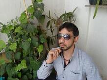 انا من ذوي الشعر أسود هنا من أجل البحث عن شريك لتحقيق علاقة تعارف تعرف عليّ أكثر من خلال بروفايلي، فربما تكون الصدفة هي البداية.