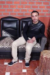 انا من ذوي العيون أسود هنا من أجل البحث عن شريك لتحقيق 0 تعرف عليّ أكثر من خلال بروفايلي، فقد تكون الأقدار هي البداية.