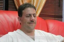 انا أعزب، 46 سنة هنا من أجل البحث عن شريك لتحقيق 0 تعرف عليّ أكثر من خلال بروفايلي، فربّ صدفة خير من ألف ميعاد.