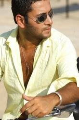 انا أعزب، 39 سنة هنا من أجل البحث عن شريك لتحقيق زواج عادي تعرف عليّ أكثر من خلال بروفايلي، فربّ صدفة خير من ألف ميعاد.