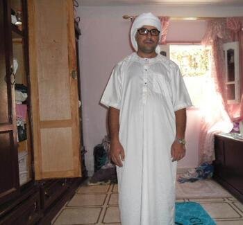 أنا أعاني من طاقة نفسية و مشاعرية ،و التي معي لم تستطع مجاراتي،و أكره أن آذيها،أريد أن أوظف طاقاتي وما وهبني الله في إعفاف محترمة،عندها سكن مقتدرة لم تجد زوج...