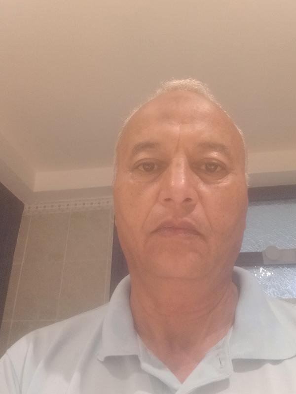 I'm from Tunis, divorced, 61 years, here looking for a partner for Serious relationship.
