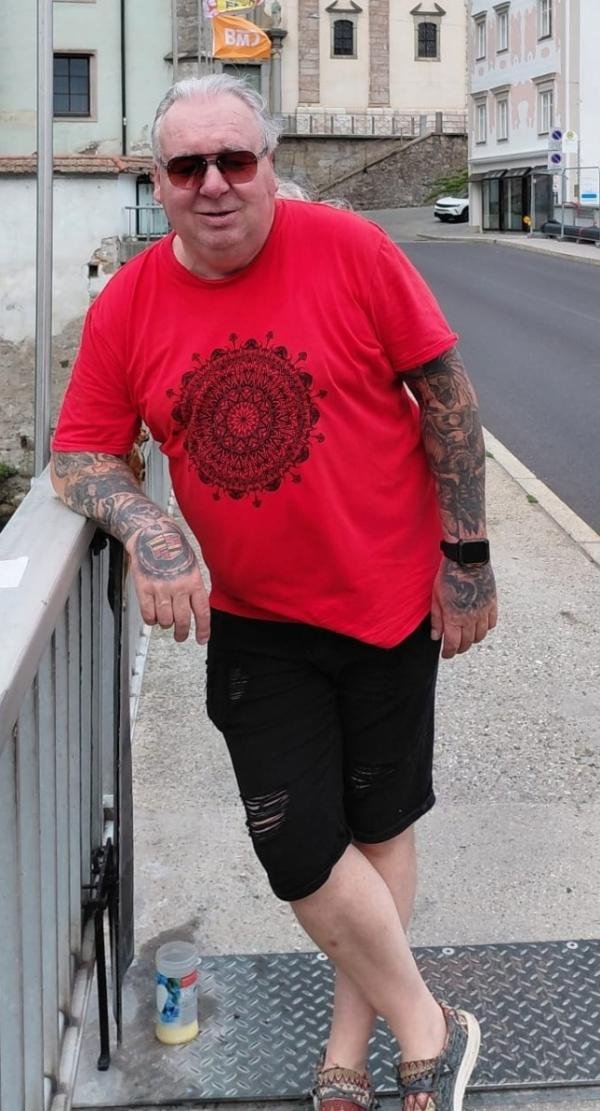 انا Geschieden، 58 Jahre هنا من أجل البحث عن شريك لتحقيق Freundschaftliche Beziehung.
