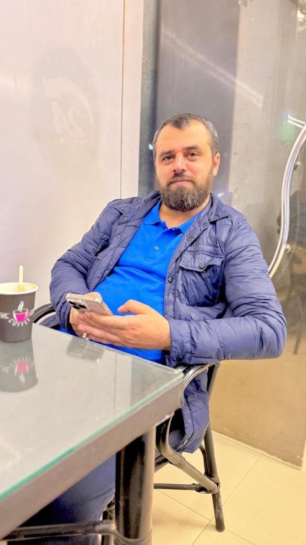 انا من İstanbul، Getrouwd، 45 jaar هنا من أجل البحث عن شريك لتحقيق Serieuze relatie.