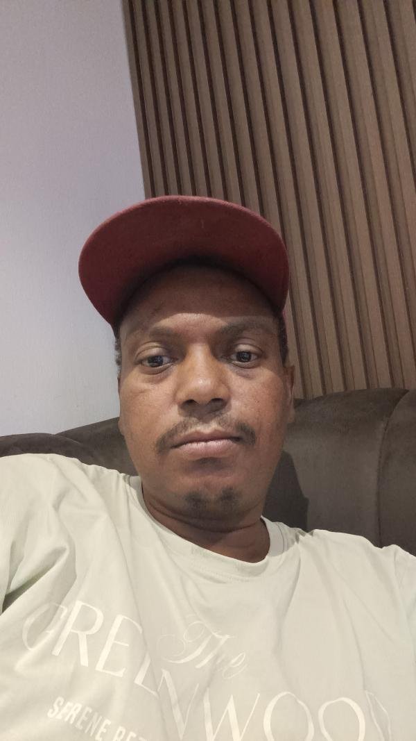 I'm from Eastern Province, single, 47 years, here looking for a partner for Serious relationship.