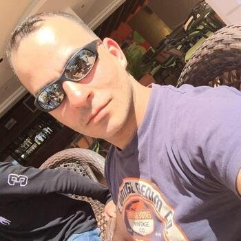 شكلي رياضي، 45 سنة هنا من أجل البحث عن شريك لتحقيق تعارف جاد.